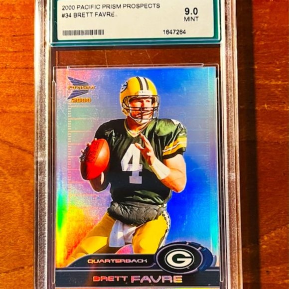 Vintage 2000 Brett Favre Green Bay Packers Professionally Graded Football Card - Picture 1 of 3